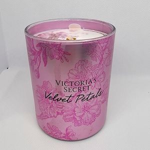 Victoria's Secret Velvet Petals Candle